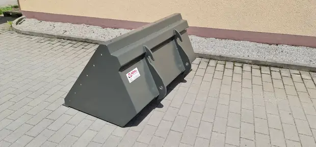 Schaufel von hinten: Rückwand mit den Haken der Euro-Aufnahme